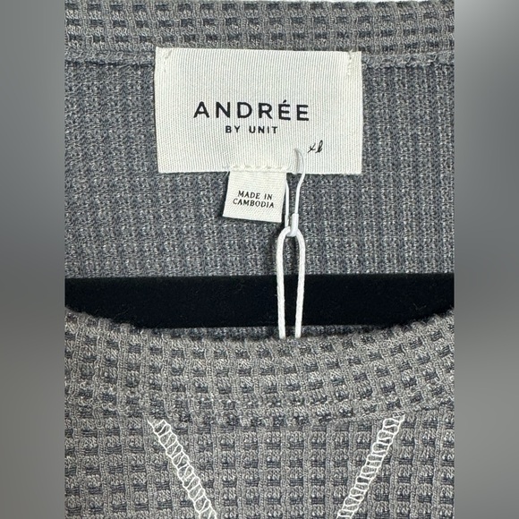 ANDREE BY UNIT Women's Gray Waffle Knit Crewneck Top - Picture 3 of 7